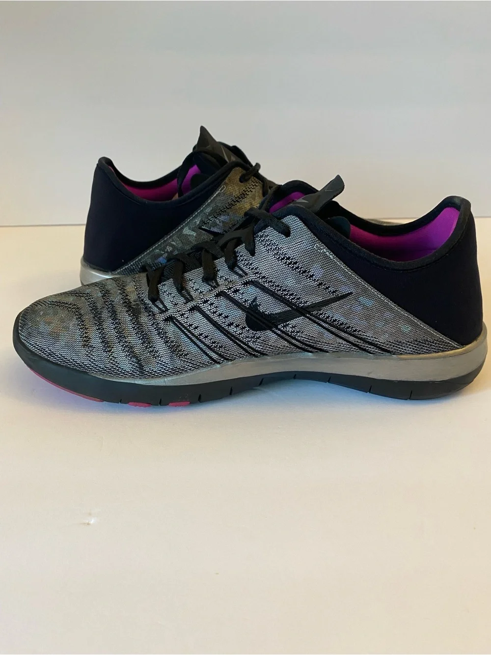 Nike Free TR 6 Women’s Size 8.5 Metallic Silver Black Pink Training 849805-002